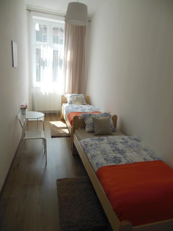Jaro Hostel Poznan Room photo